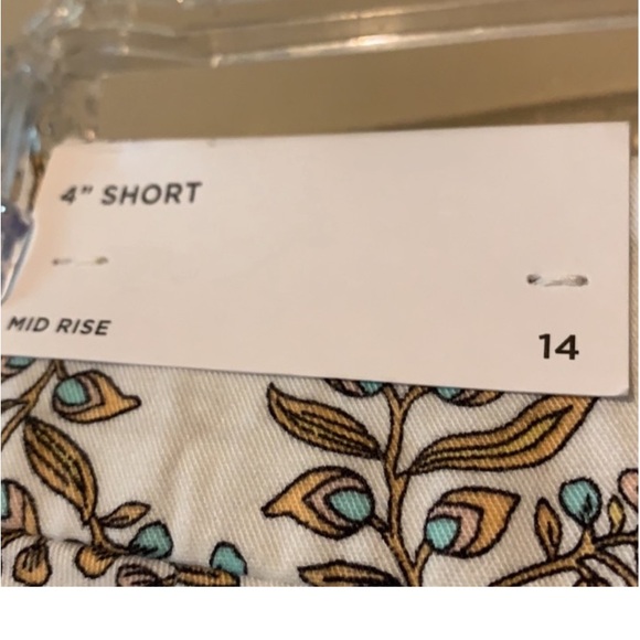 NWT “Loft” Mid Rise Shorts 4” - Picture 5 of 7